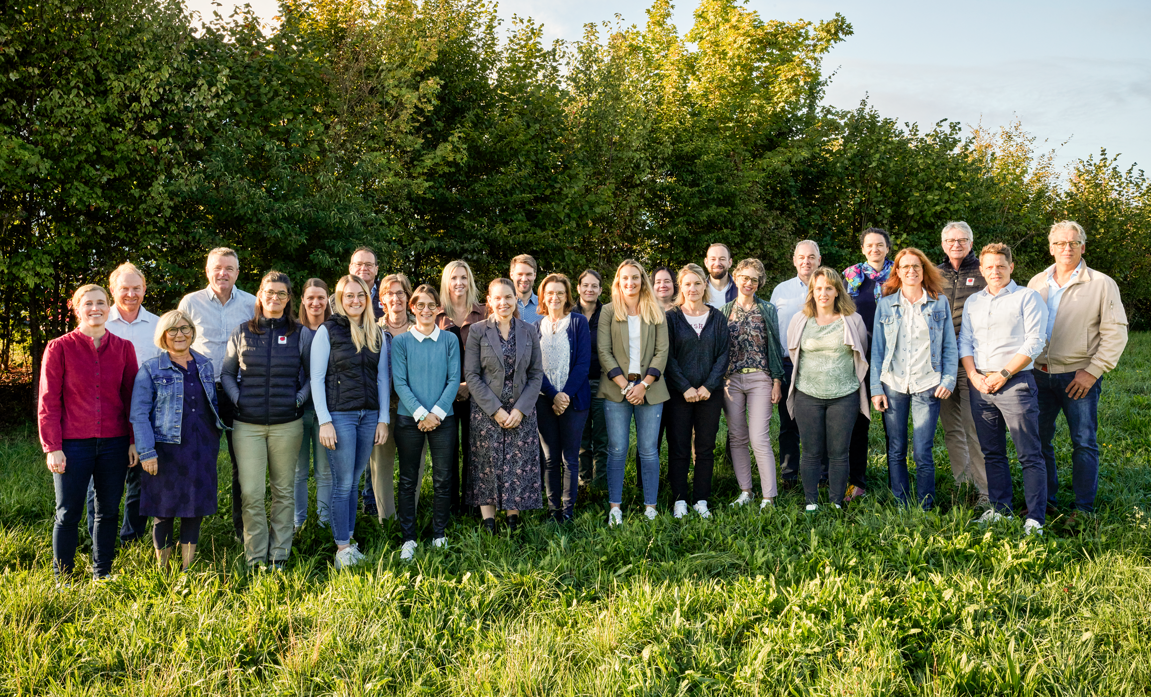 Gruppenfoto der IP-SUISSE Geschäftsstelle im Freien
